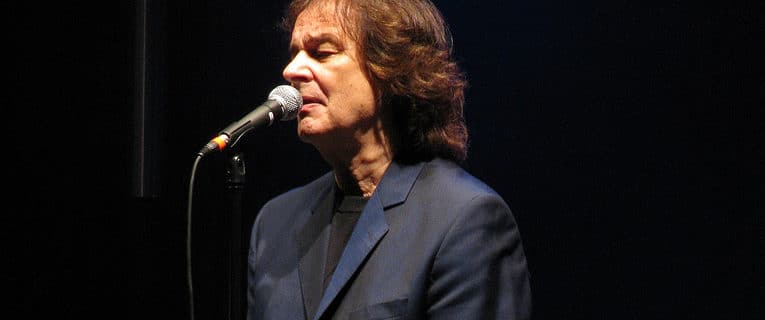 Colin Blunstone (cropped) - Fotocredits: ceedub13 - Bron: Flickr.com - (CC BY 2.0)