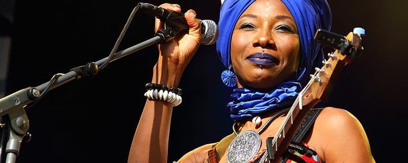 Fatoumata Diawara - Credits: Schrole - Bron: Wikimedia Commons (CC BY-SA 4.0)