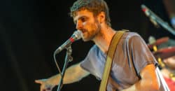 Michael League (cropped), Snarky Puppy - Fotocredits: Urko Dorronsoro - Wikimedia Commons (CC BY-SA 2.0)