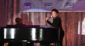 North Sea Jazz, Anita Baker - Credits: MC2 Erica R. Gardner, USN - Bron: Wikimedia Commons (public domain)