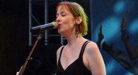 Suzanne Vega - Credits: Olaf Tausch - Bron: Wikimedia Commons (CC BY 3.0)