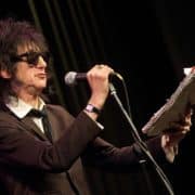 John Cooper Clarke - Fotocredits: Bryan Ledgard - Wikimedia Commons (CC BY 2.0)