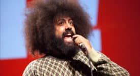 Reggie Watts - Fotocredits: flickr: PopTech - Wikimedia Commons (CC BY-SA 2.0)