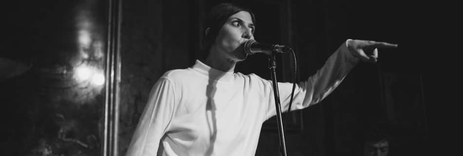 Aldous Harding - Fotocredits: Paul Hudson - Flickr (CC BY 2.0)