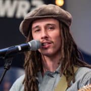 JP Cooper (cropped) - Credits: Harald Krichel - Bron: Wikimedia Commons (CC BY-SA 4.0)