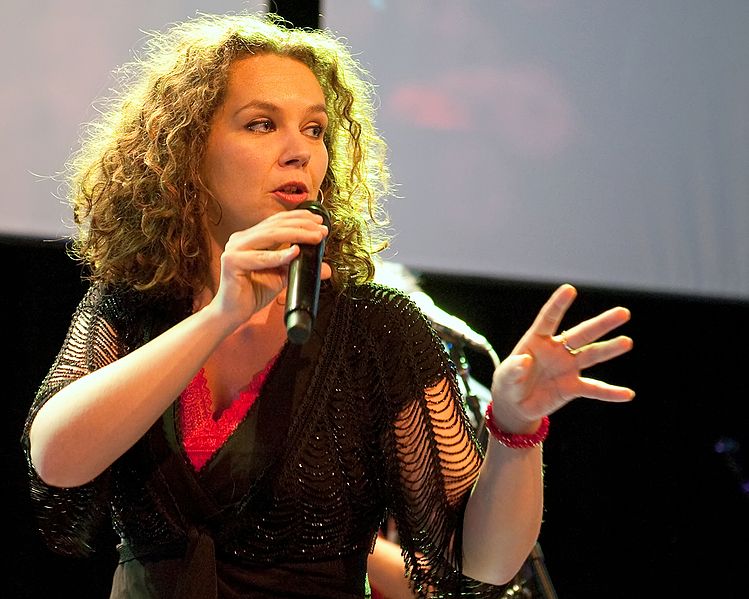 sara-kroos-met-nieuwe-show-verte-langs-nederlandse-theaters