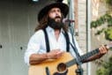 Scott Pringle (The Dead South) - Foto: Olivia Kolkana - Flickr (Public Domain)