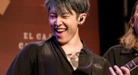 Miyavi (Cropped) - Foto: Justin Higuchi - Flickr (CC BY 2.0)