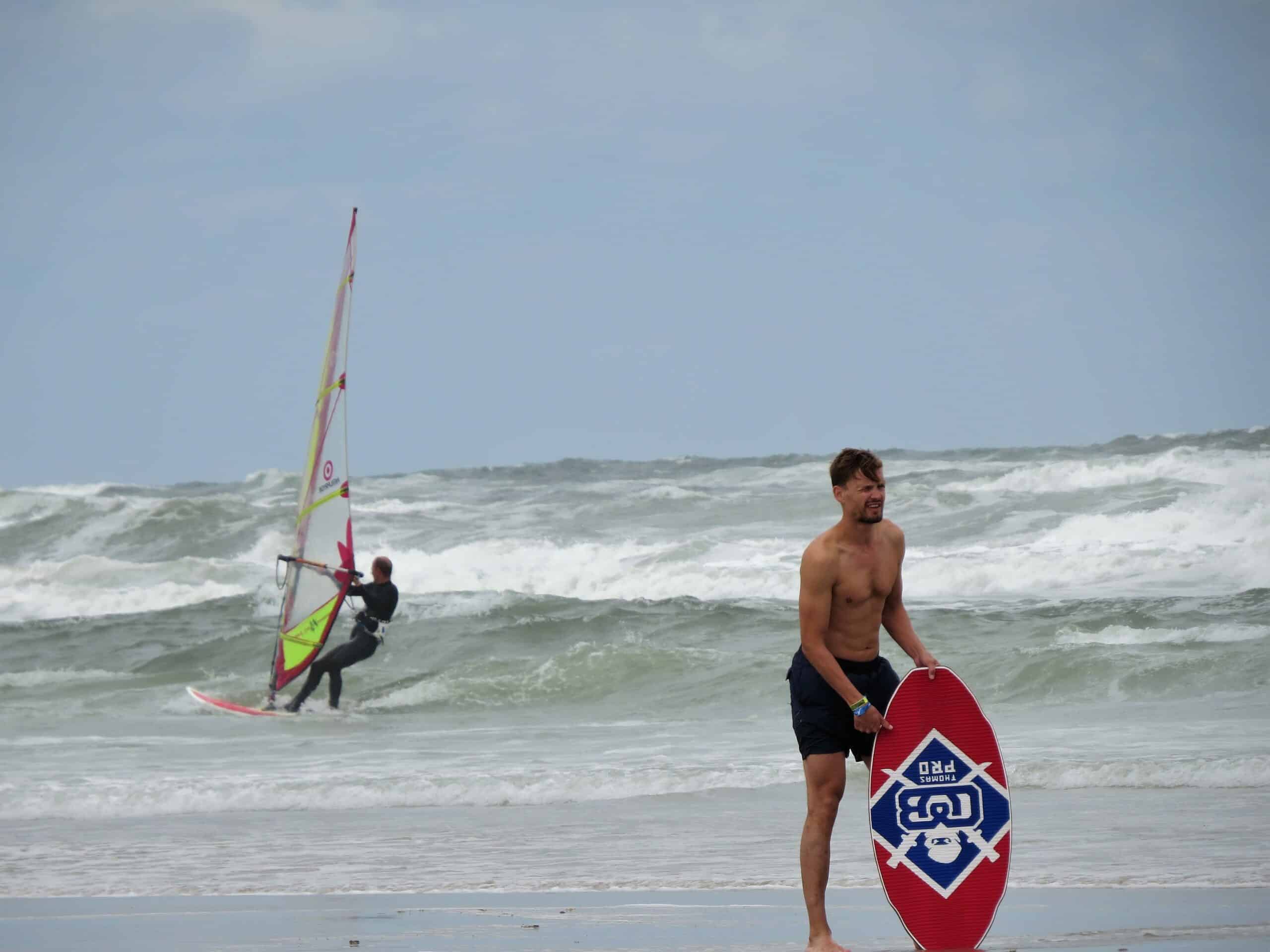 Windsurfen en skimboarden @ MadNes Festival 2019 - Fotocredits: Djuna Vaesen (ArtiestenNieuws)