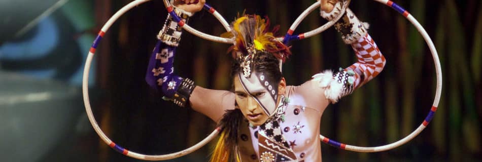 Cirque du Soleil TOTEM (cropped) - Fotocredits: TBWABusted - Flickr (CC BY 2.0)