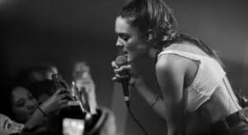 Charlotte Lawrence at the Moroccan Lounge - Fotocredits: Justin Higuchi - Wikimedia Commons - (CC BY 2.0)