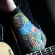 De tatoeages van Ed Sheeran, Ed Sheeran's getatoeëerde arm, Fotograaf: Eva Rinaldi - Bron: Wikimedia Commons (CC BY-SA 2.0)