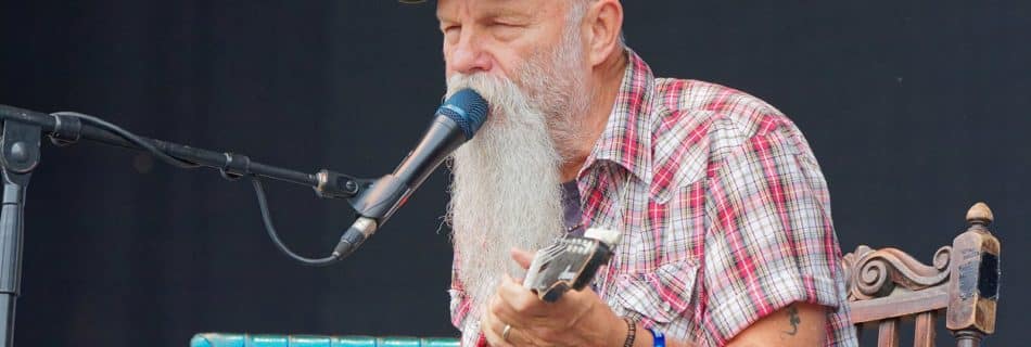 Seasick Steve - Thesupermat [CC BY-SA 4.0 (https://creativecommons.org/licenses/by-sa/4.0)]