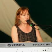 Iris DeMent - Fotocredits: Ron Baker - Wikimedia Commons - (CC BY-SA 3.0)