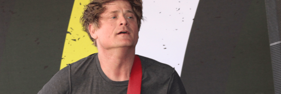 John Dwyer (Oh Sees) - friedoxygen [CC BY-SA (https://creativecommons.org/licenses/by-sa/4.0)]