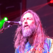 Chris Robinson (The Black Crowes, Chris Robinson Brotherhood, Brothers of a Feather) - Fotocredits: Tabercil [CC BY-SA (https://creativecommons.org/licenses/by-sa/3.0)]