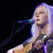 Artiest: Laura Marling - Fotocredits: Bryan Ledgard - Wikimedia Commons CC BY / 2.0