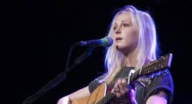 Artiest: Laura Marling - Fotocredits: Bryan Ledgard - Wikimedia Commons CC BY / 2.0