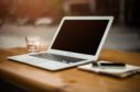 Songfestival, Laptop - Fotocredits: axelle b - Bron: Public Domain Pictures (CC0 Public Domain)