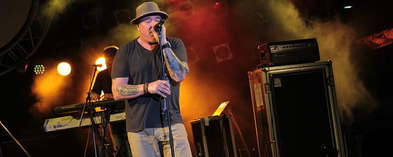 Steve Harwell (Smash Mouth) - Foto: Lance Cpl. Donald Peterson (Wikimedia Commons, publiek domein)