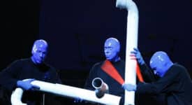 Blue Man Group - Foto: Leo Pinheiro (Wikimedia Commons, CC BY-SA 3.0)