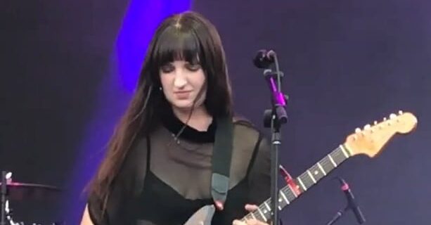 Madison Cunningham (cropped) - Attribution: @trashbaggage, CC BY 3.0, via Wikimedia Commons