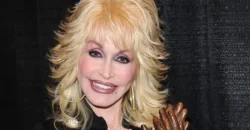 Dolly Parton - Foto: Curtis Hilbun (Wikimedia Commons, CC BY 3.0)