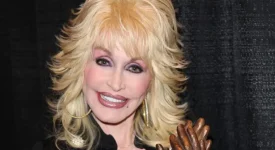 Dolly Parton - Foto: Curtis Hilbun (Wikimedia Commons, CC BY 3.0)