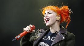 Hayley Williams (Paramore) - Attribution: Sven-Sebastian Sajak, CC BY-SA 3.0, via Wikimedia Commons