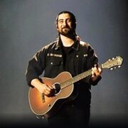 Noah Kahan - Attribution u/no_thoughts_kurapika, CC BY 4.0, via Wikimedia Commons